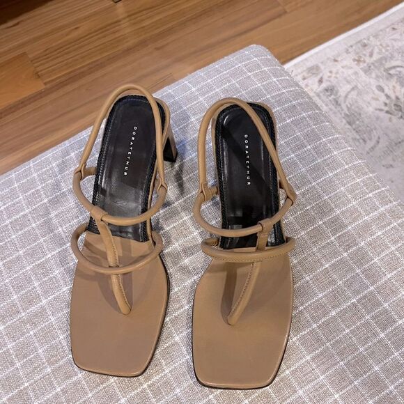 dorateymur Shoes - Dorateymur tan square toed sandals